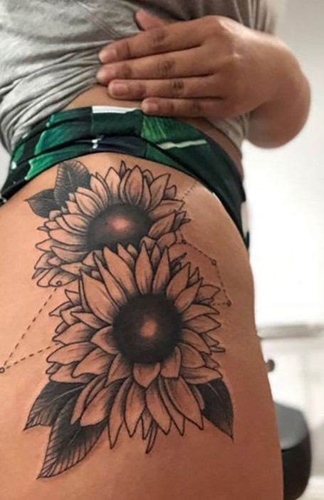 20 de tatuaje sexy pentru coapse pentru femei in 2020