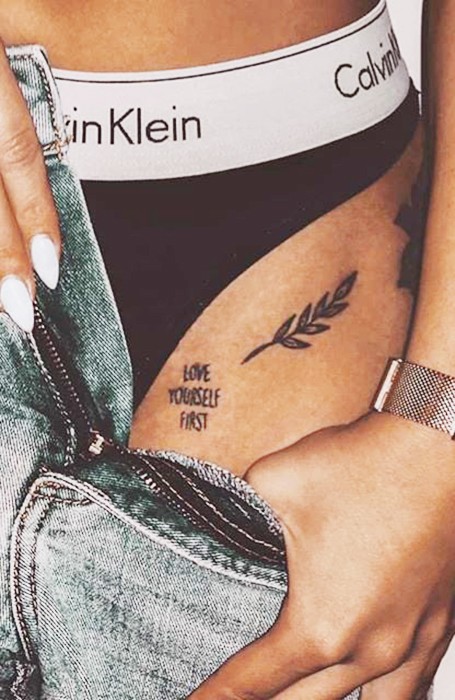 20 de tatuaje sexy pentru coapse pentru femei in 2020
